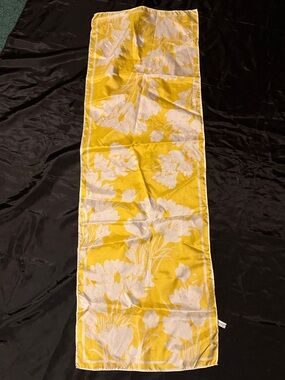 Scarves by Vera yellow and white 44 x 14” floral Nylon made in Japan Scarf EUC
